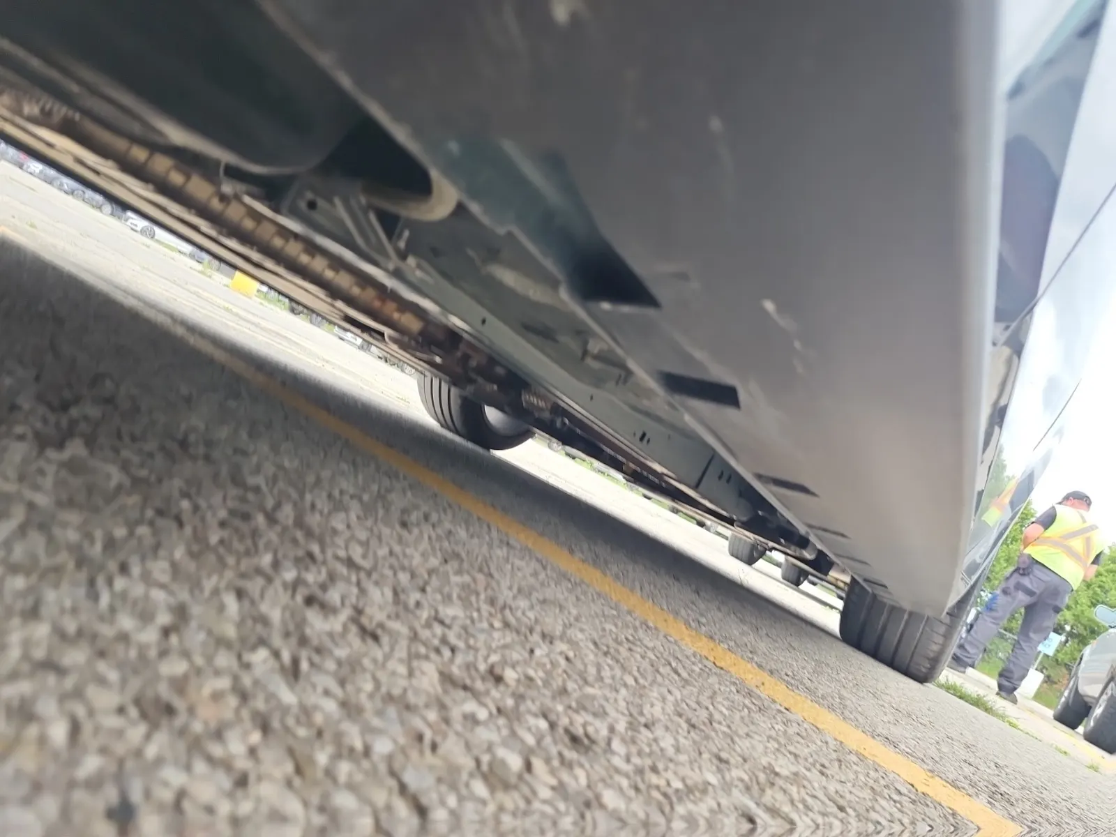 Undercarriage - Passenger Photo