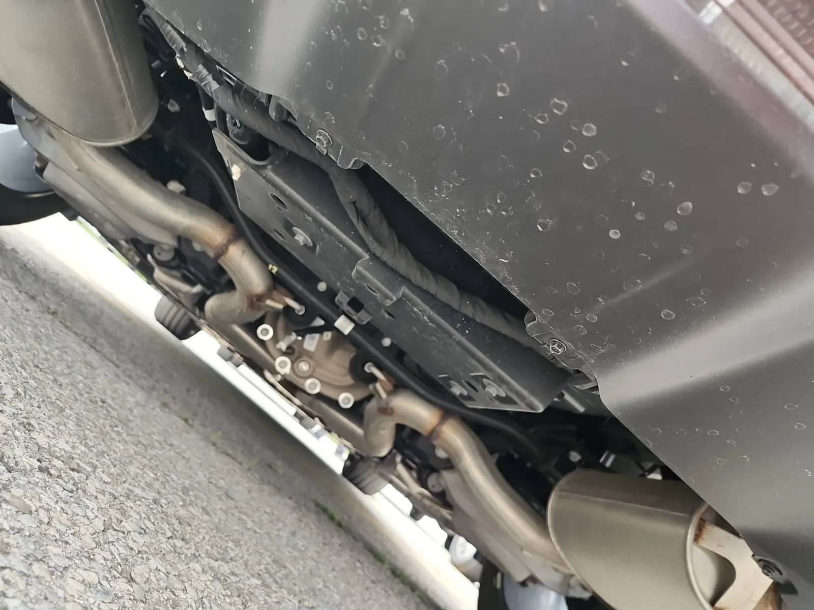 Undercarriage - Rear Photo