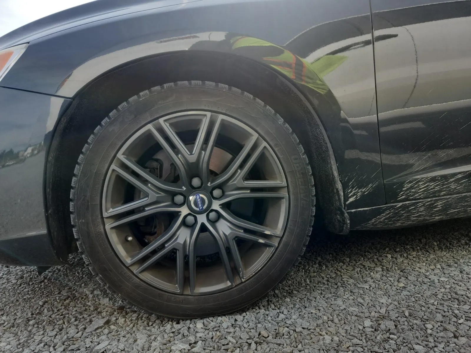 Front driver wheel/tire photo