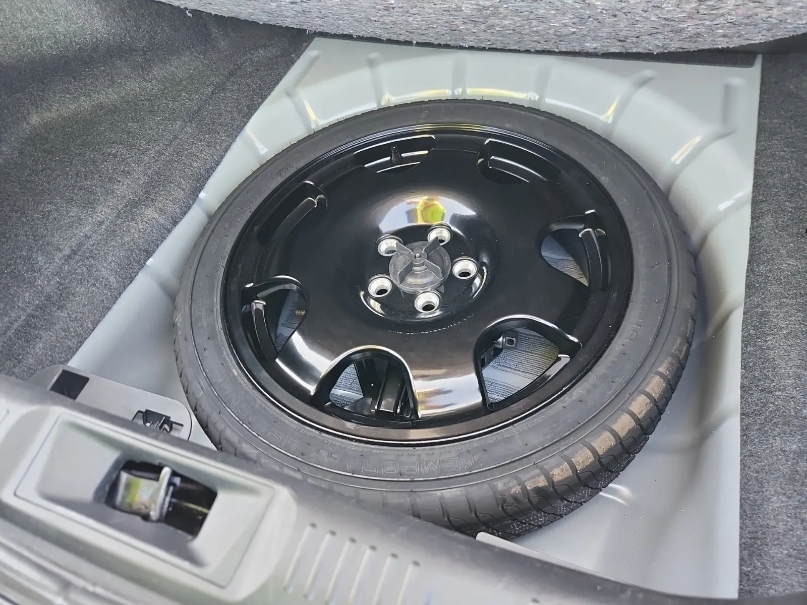 Spare Tire & Wheel Photo