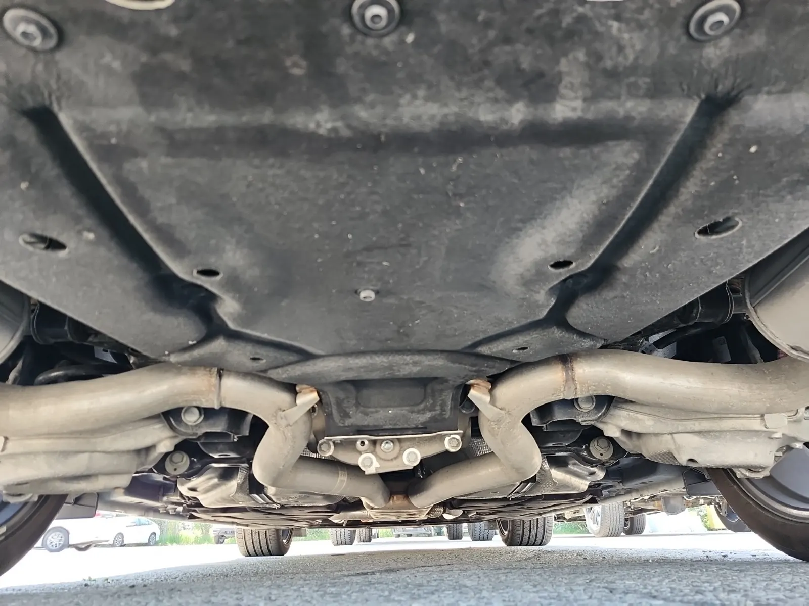 Undercarriage - Rear Photo