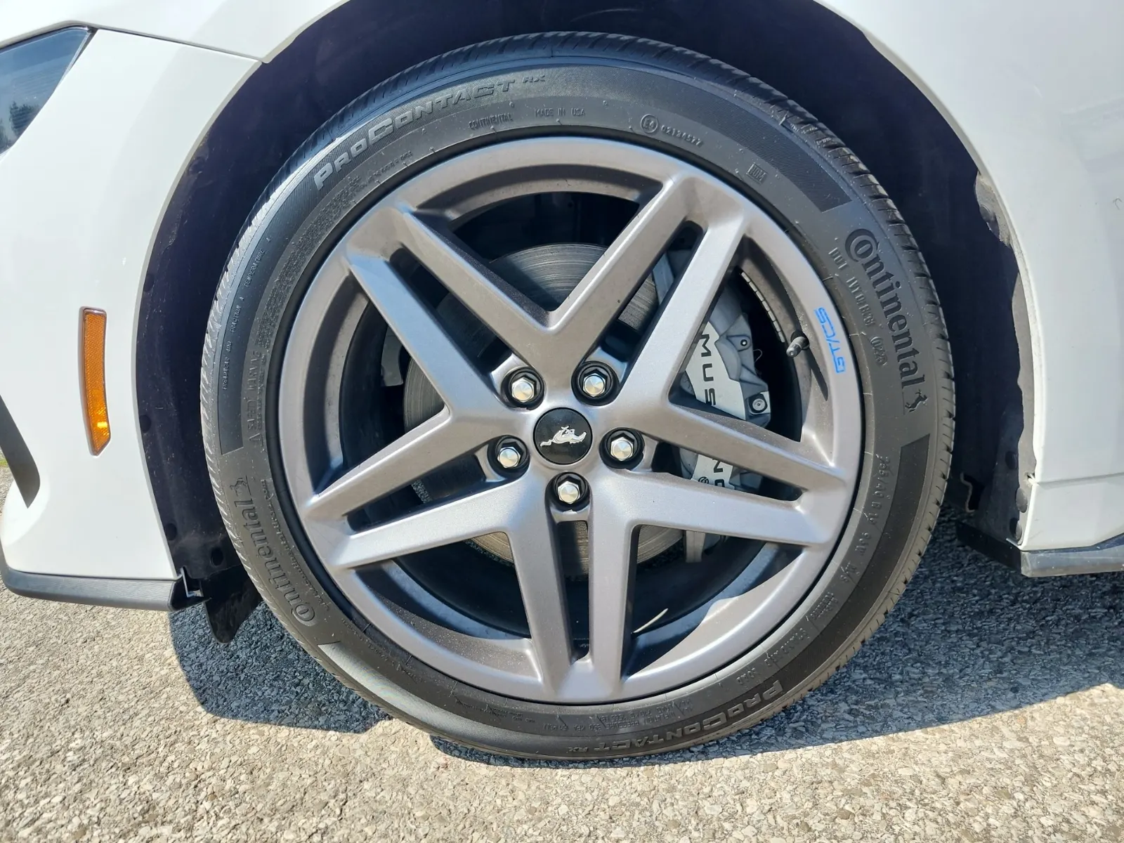 Front driver wheel/tire photo