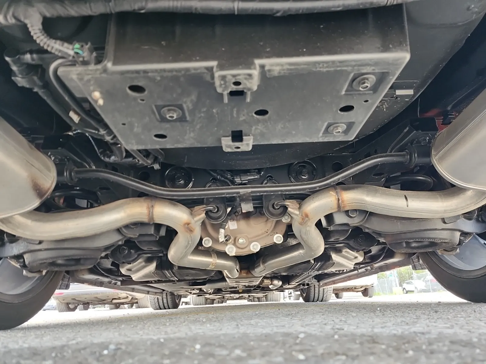 Undercarriage - Rear Photo