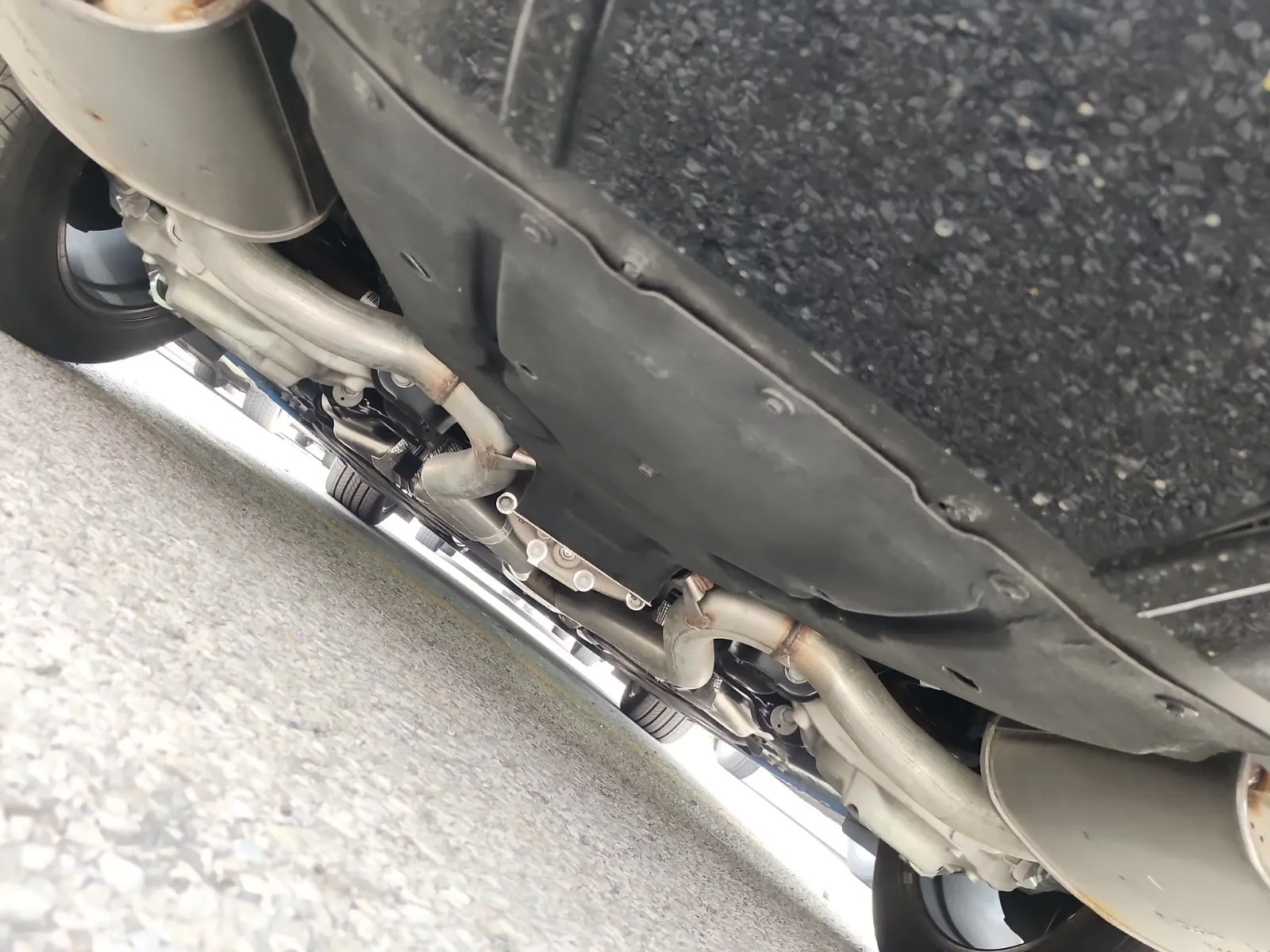 Undercarriage - Rear Photo