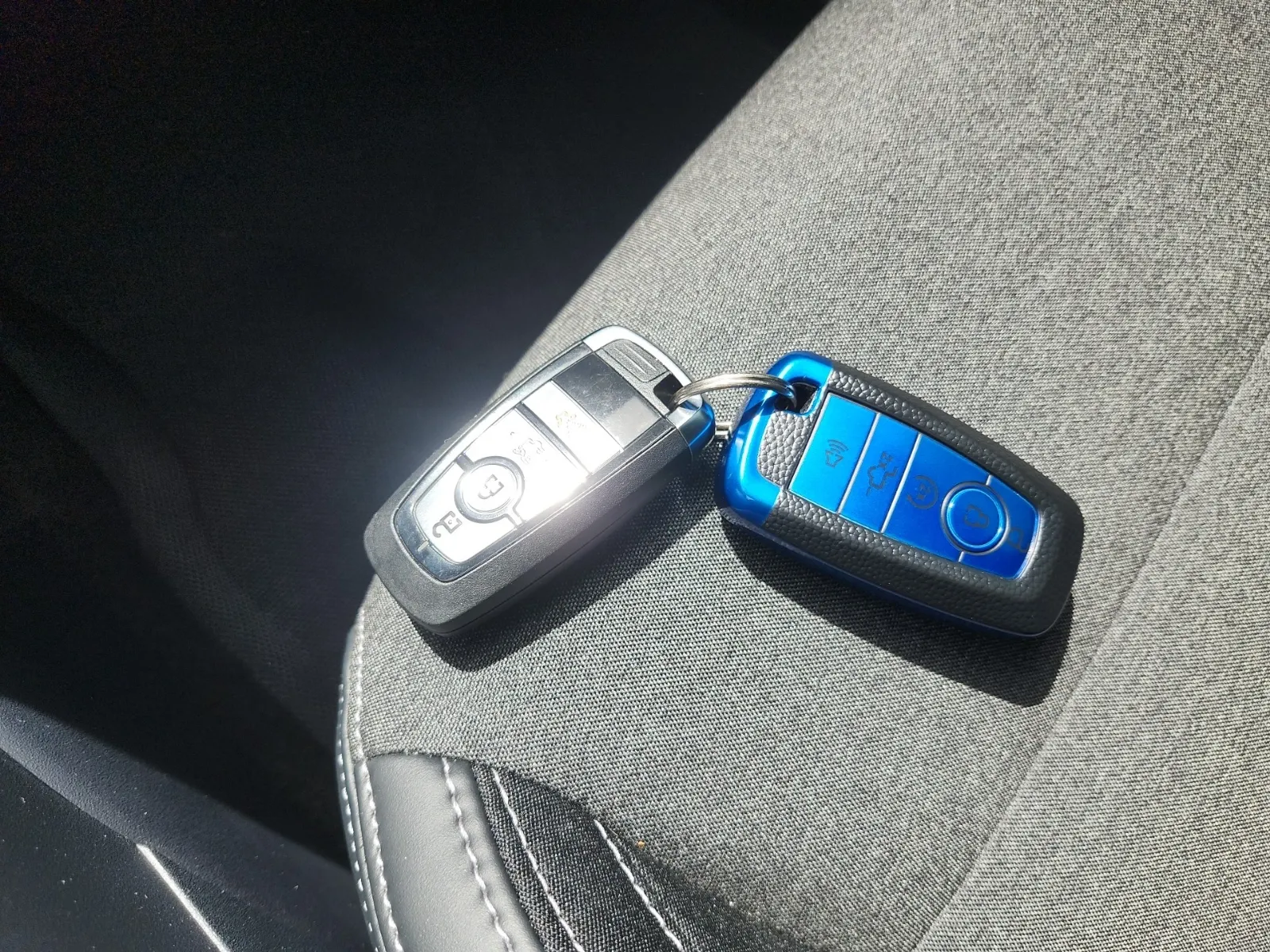 Keys/Fobs/Manual Photo