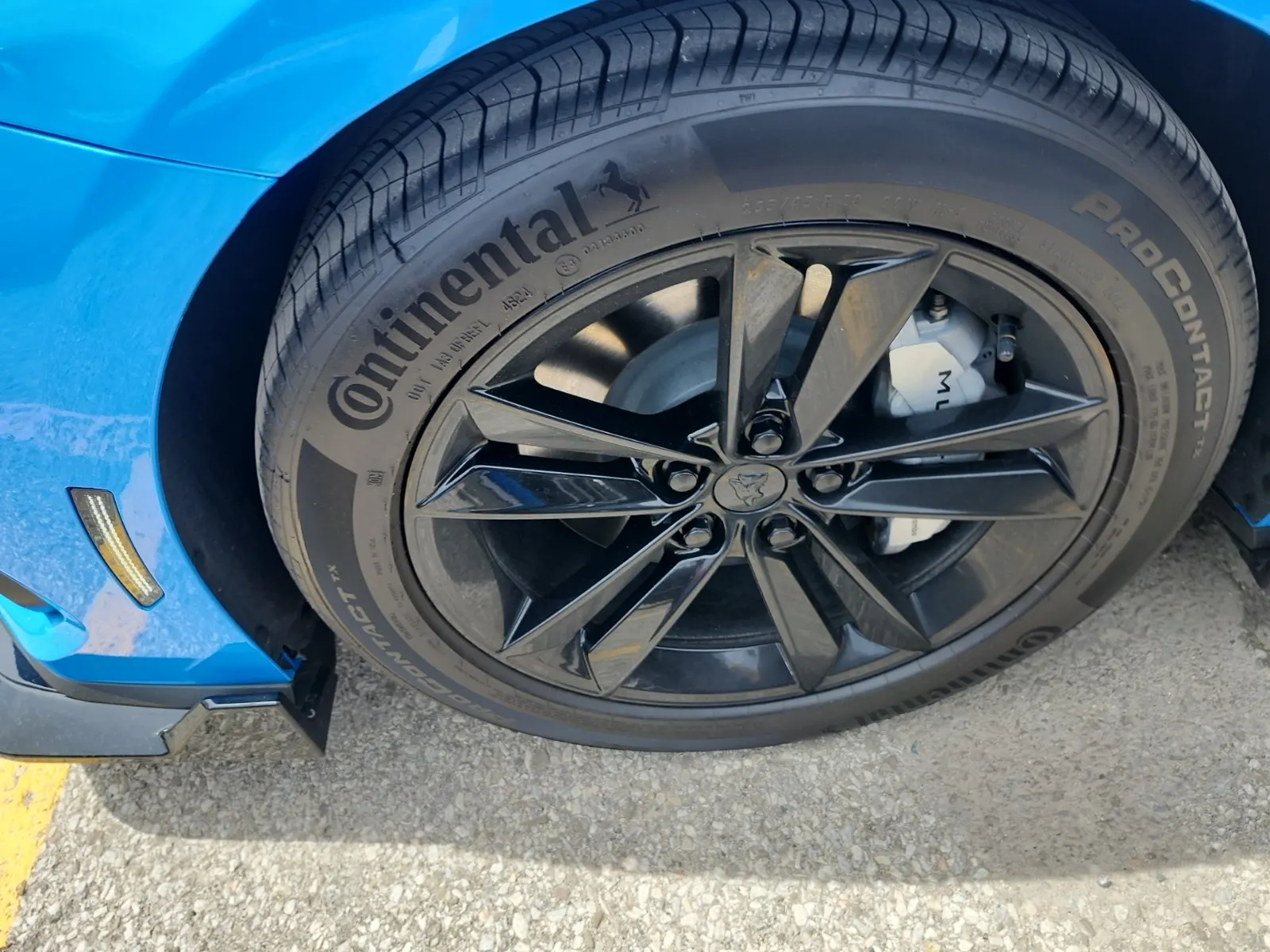 Front driver wheel/tire photo