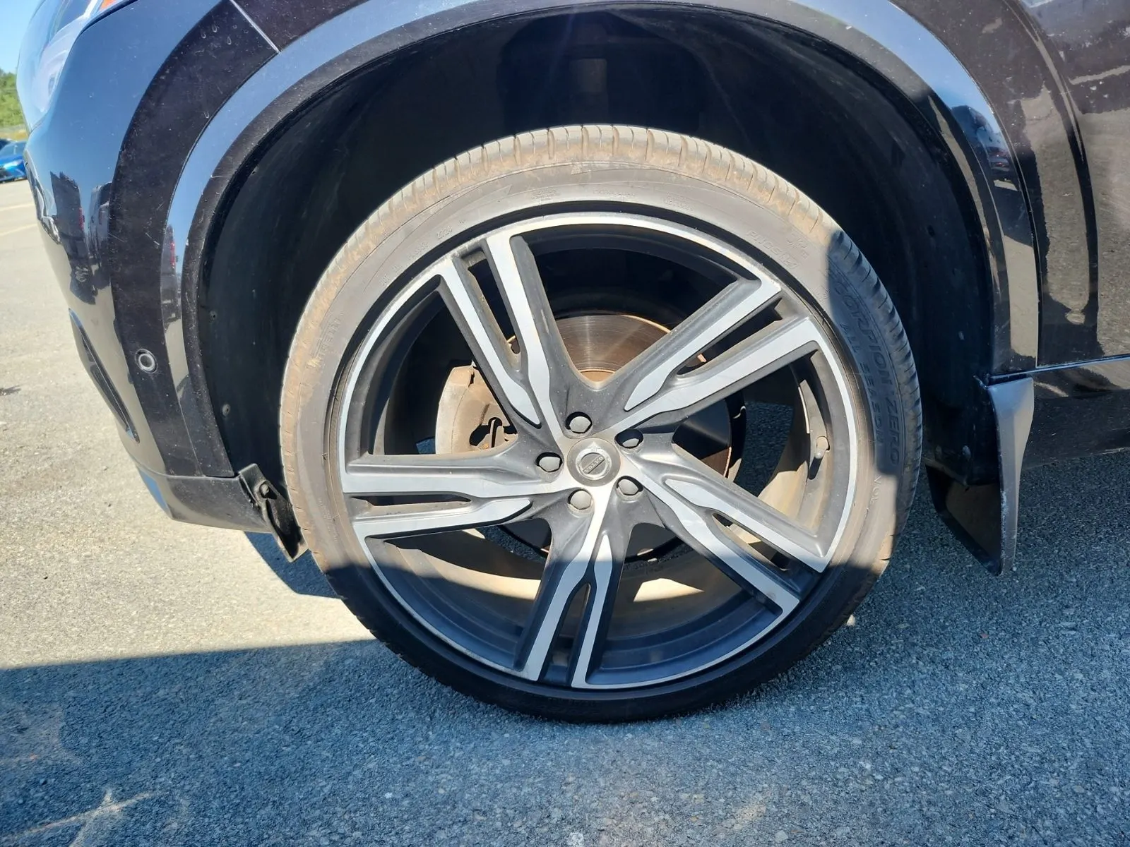 Front driver wheel/tire photo