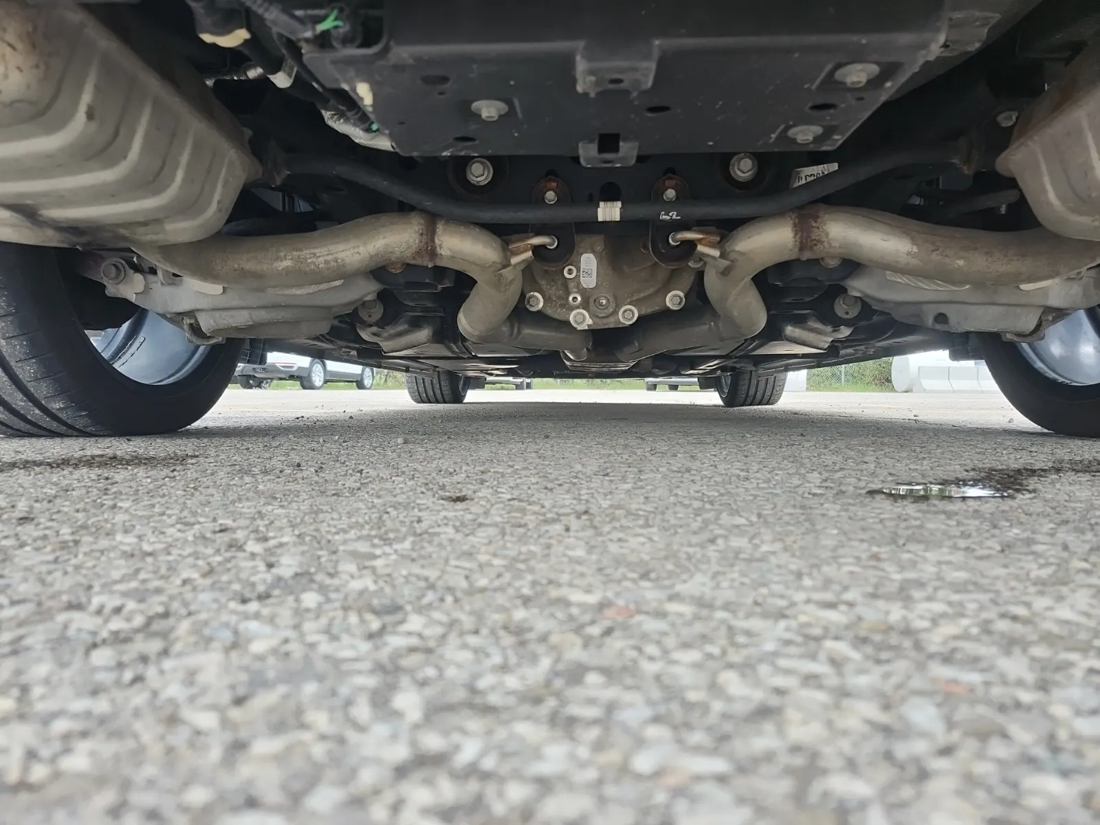 Undercarriage - Rear Photo