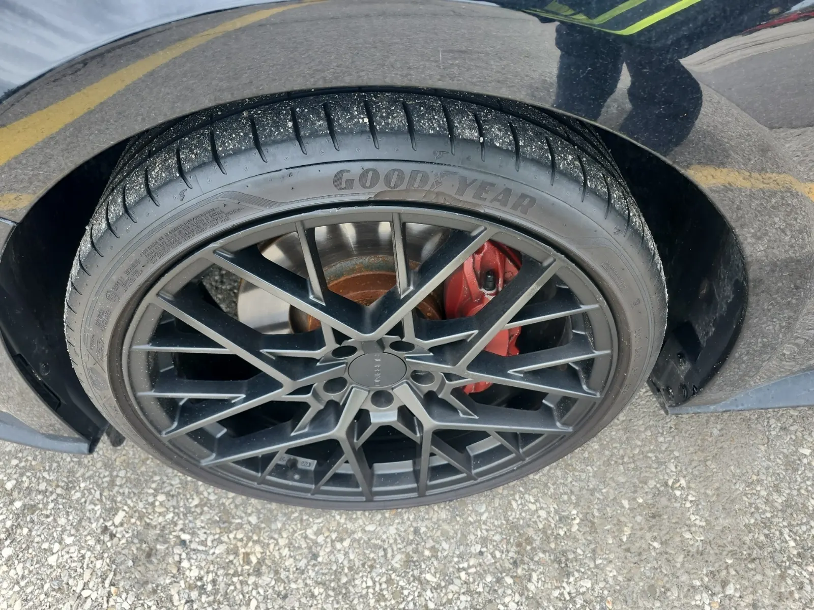 Front driver wheel/tire photo
