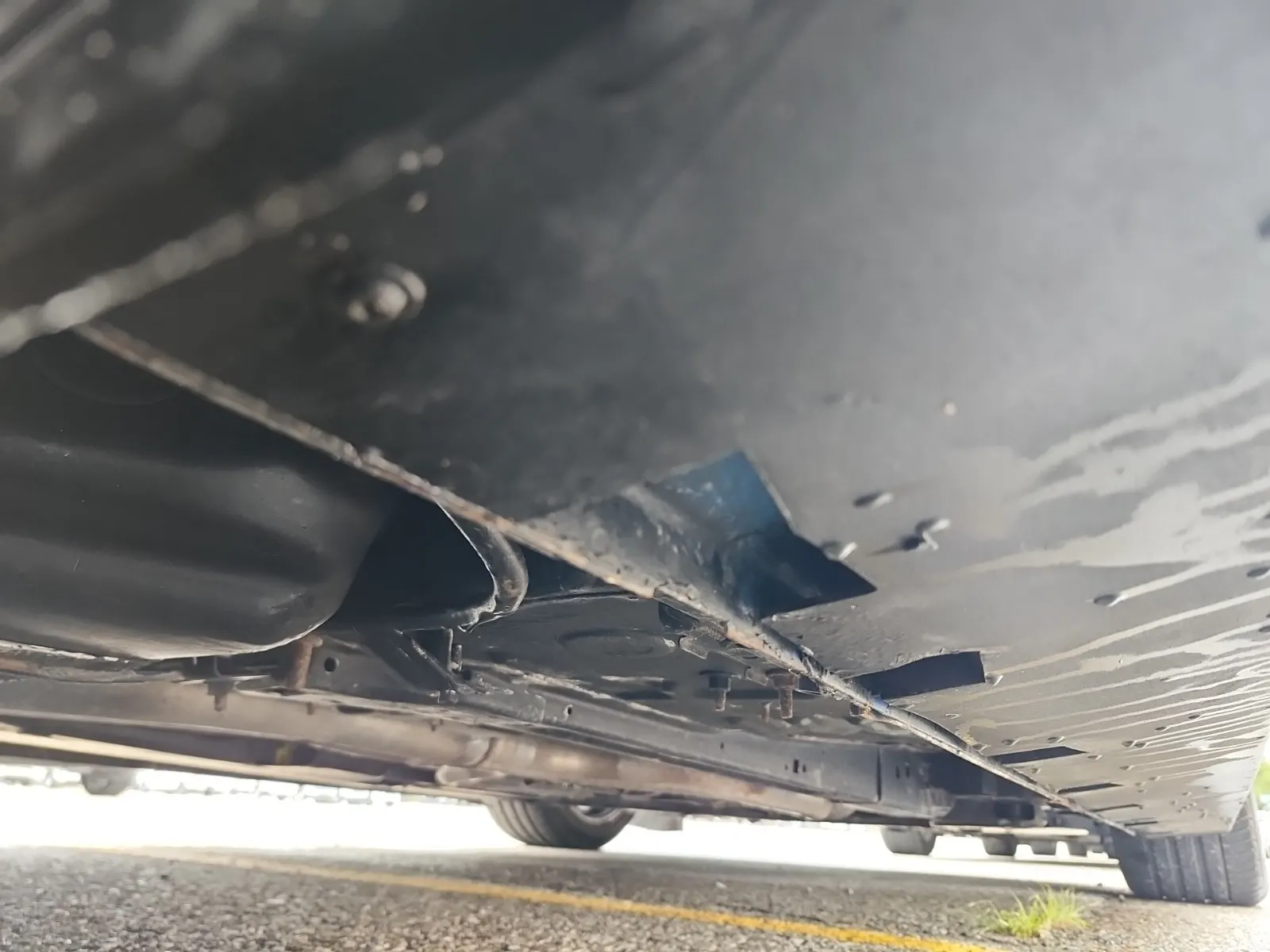Undercarriage - Passenger Photo