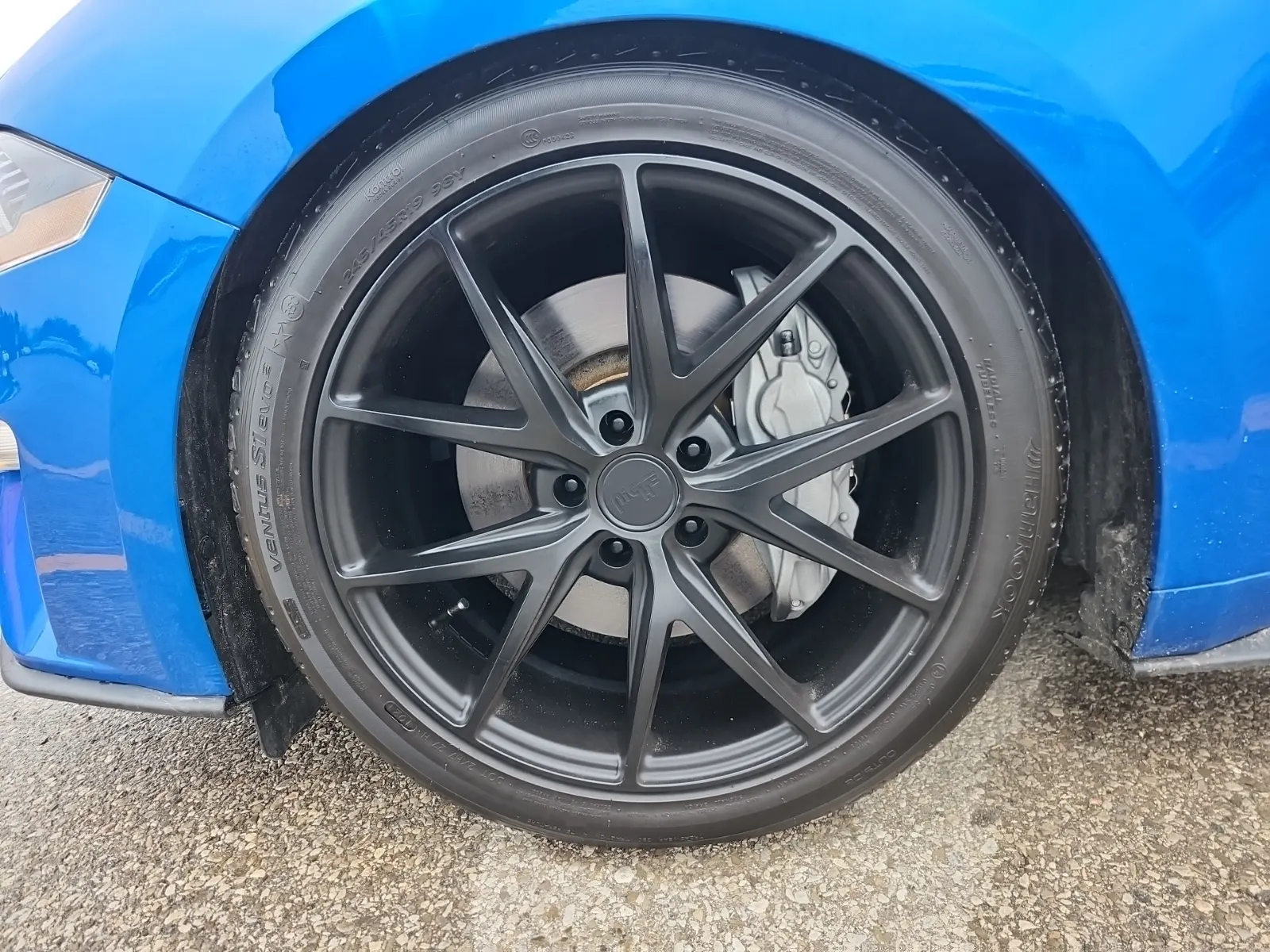 Front driver wheel/tire photo