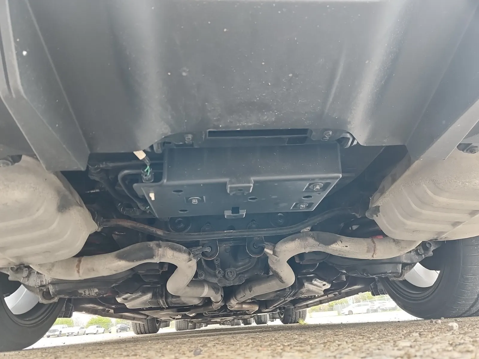 Undercarriage - Rear Photo