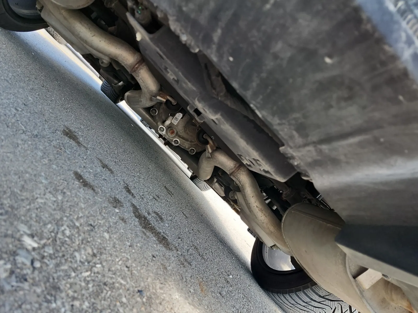 Undercarriage - Rear Photo