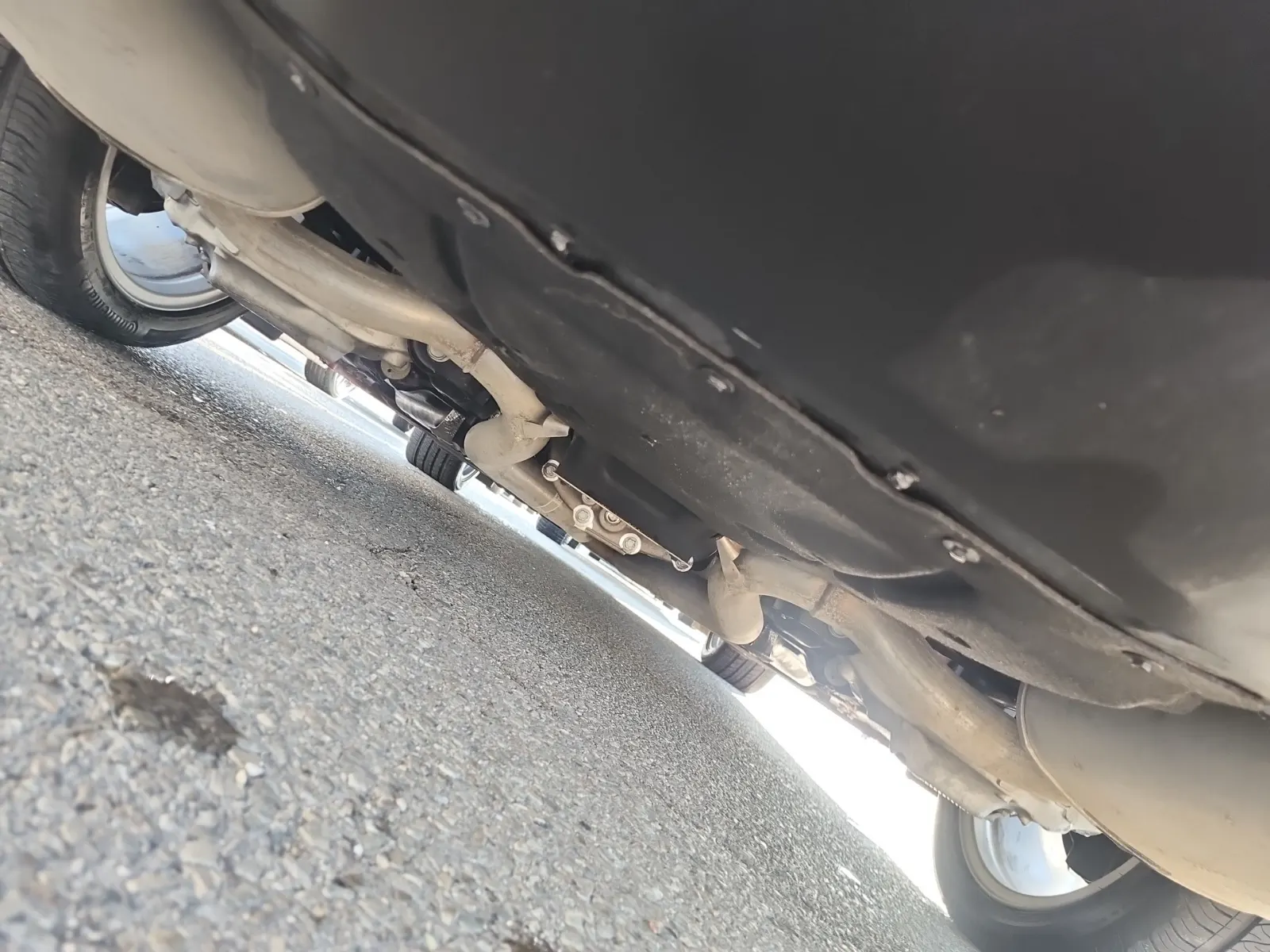 Undercarriage - Rear Photo