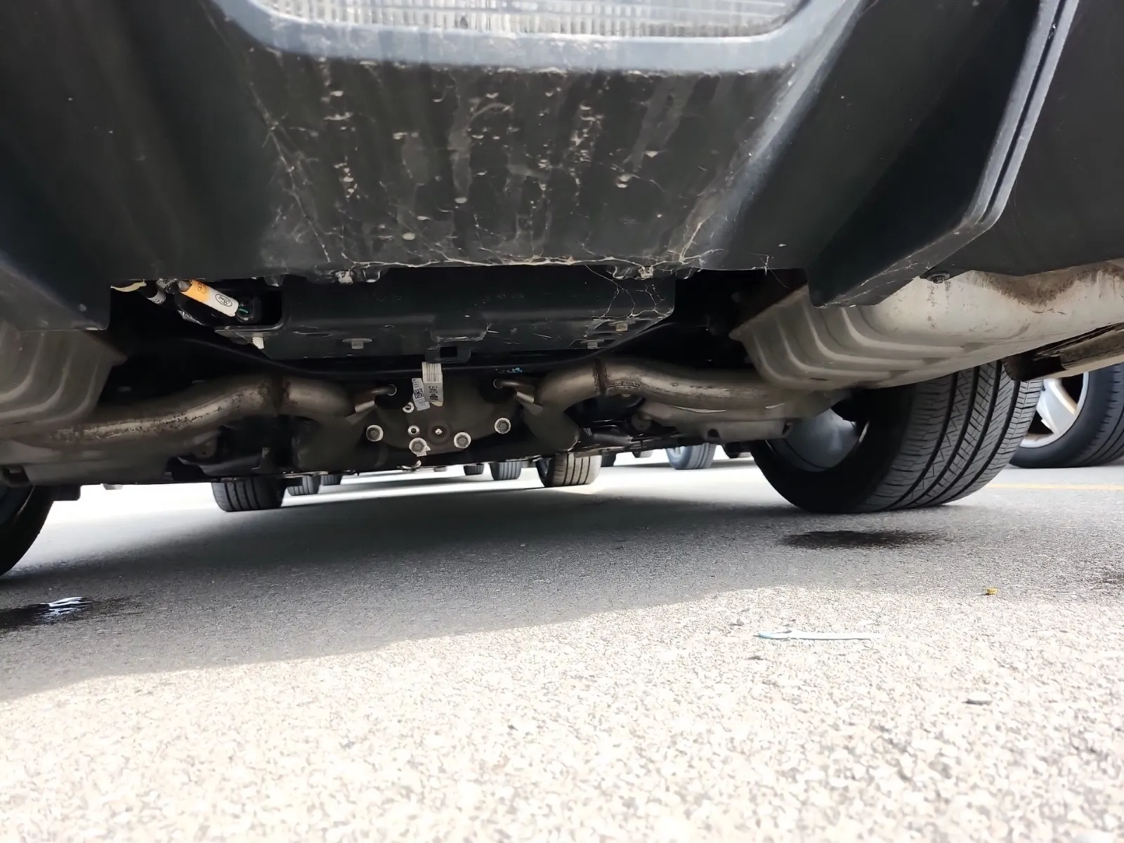Undercarriage - Rear Photo