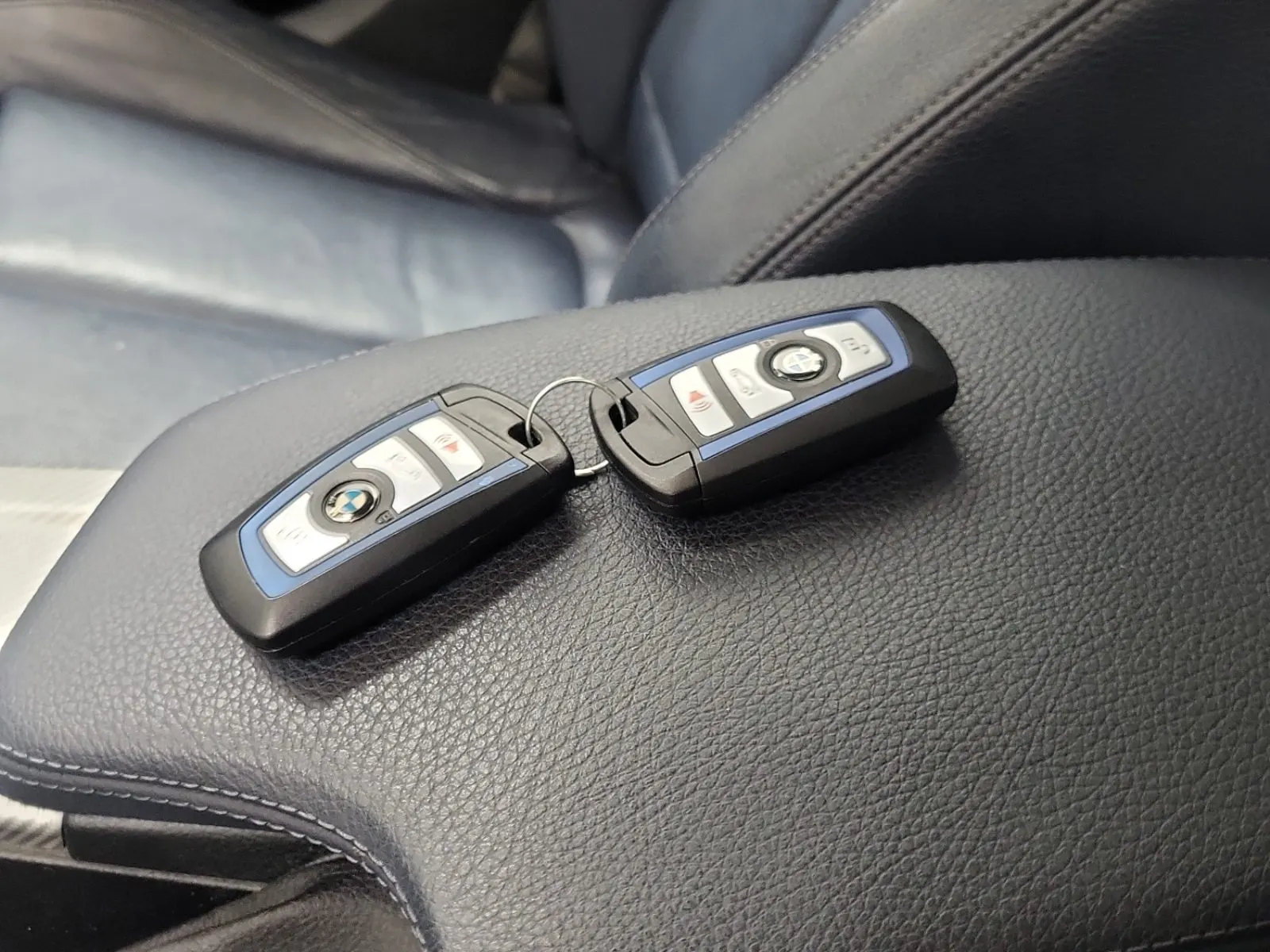 Keys/Fobs/Manual Photo