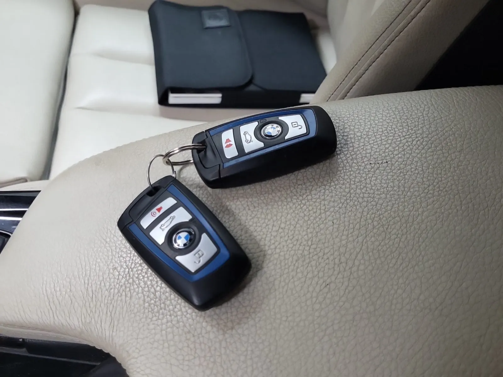 Keys/Fobs/Manual Photo