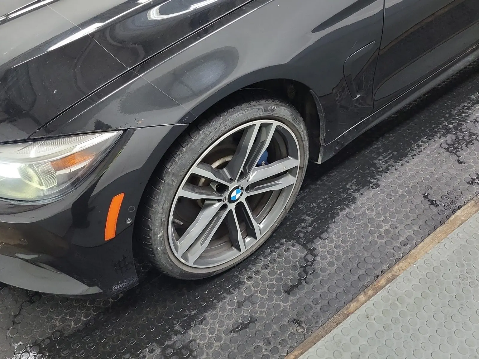 Front driver wheel/tire photo
