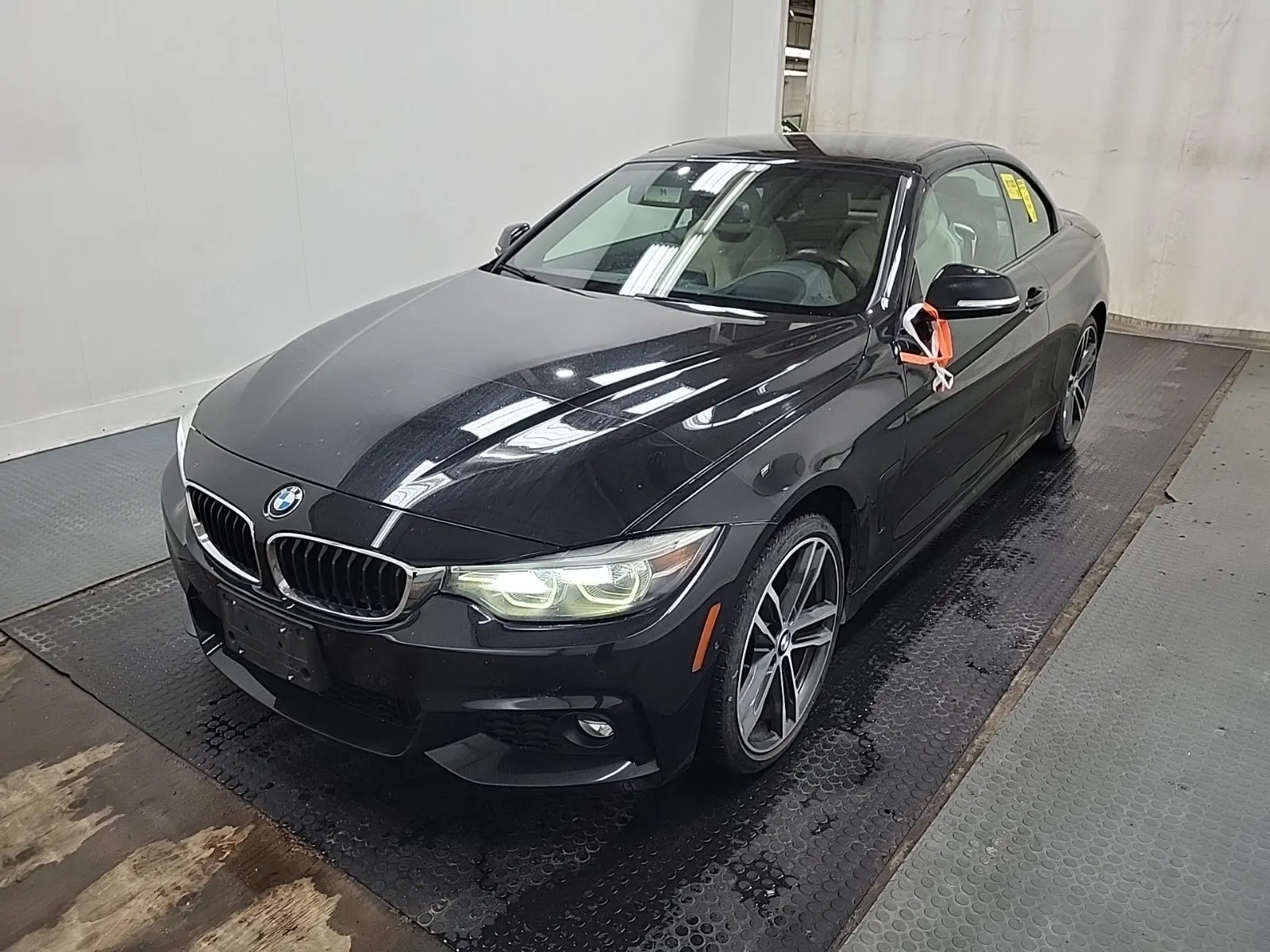 Front driver 3/4 photo