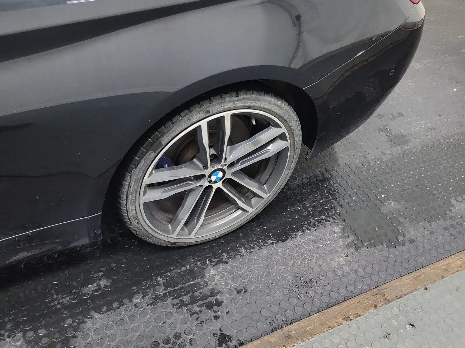 Left Rear Wheel/Tire Photo