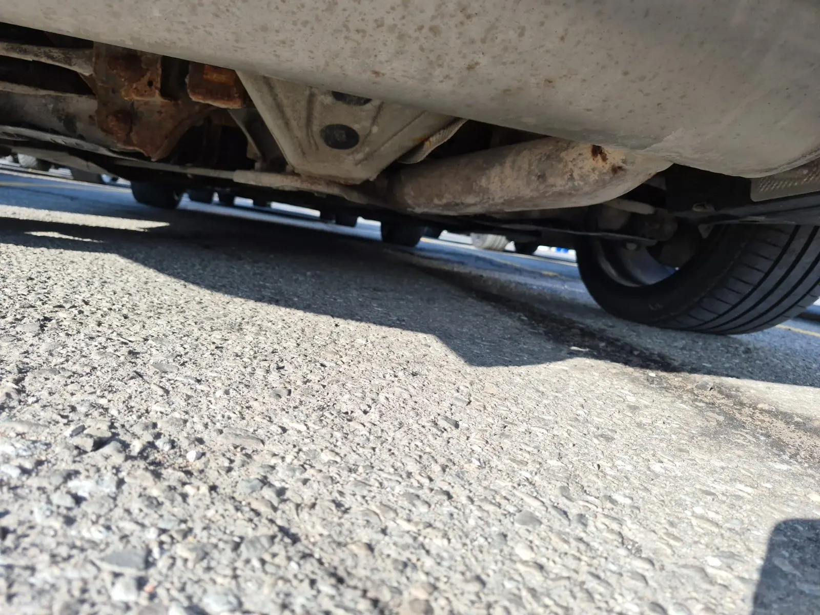 Undercarriage - Rear Photo