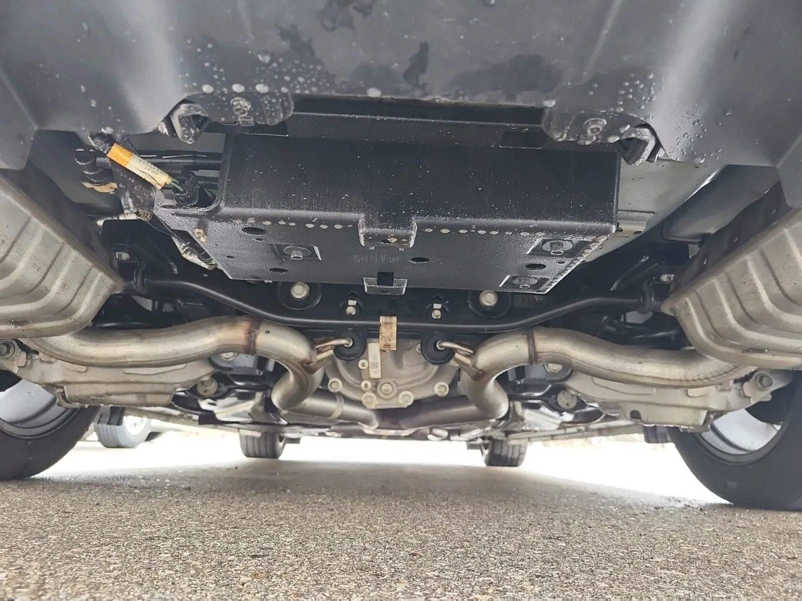 Undercarriage - Rear Photo