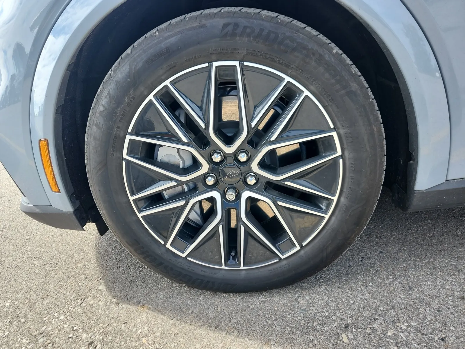Front driver wheel/tire photo