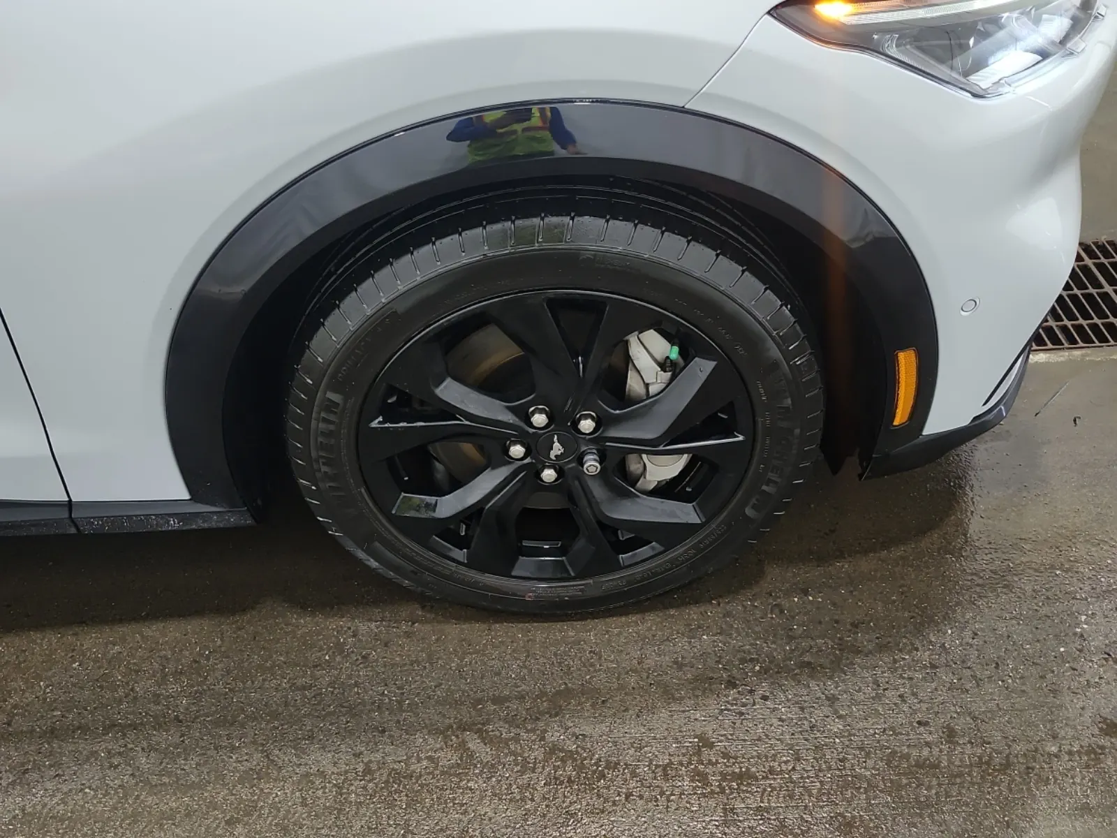 Right Front Wheel/Tire Photo