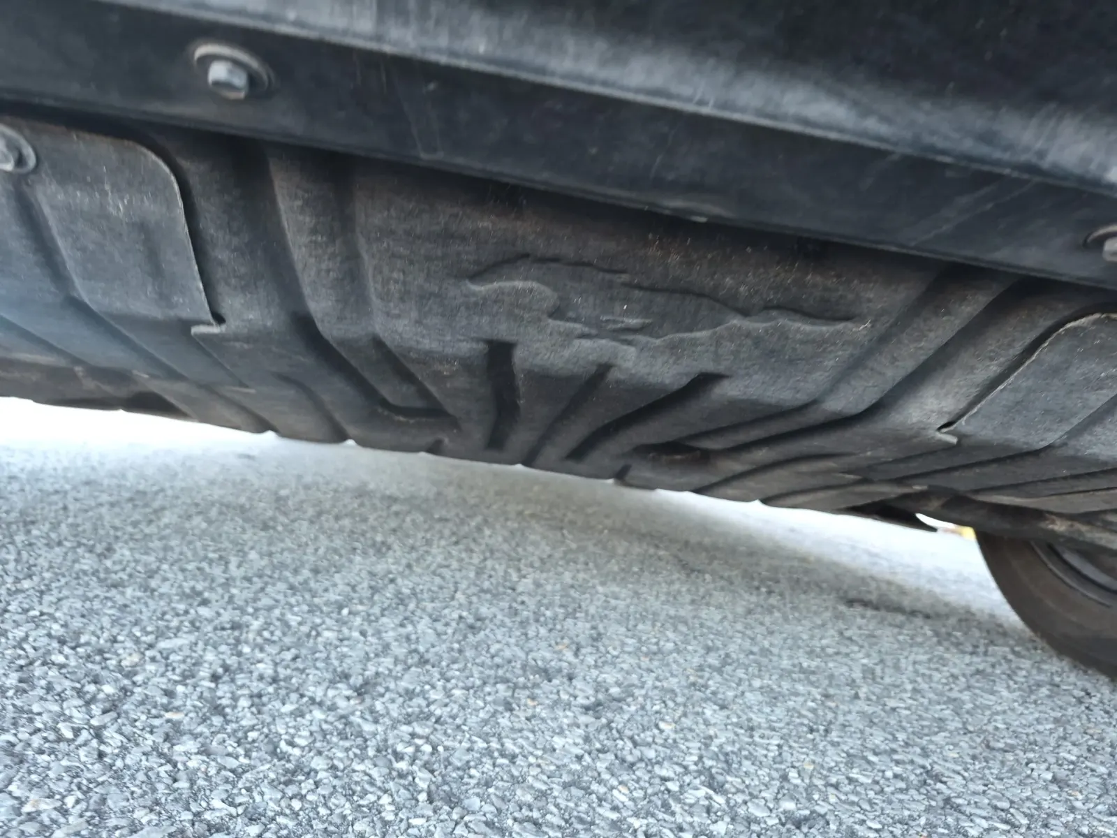 Undercarriage - Rear Photo