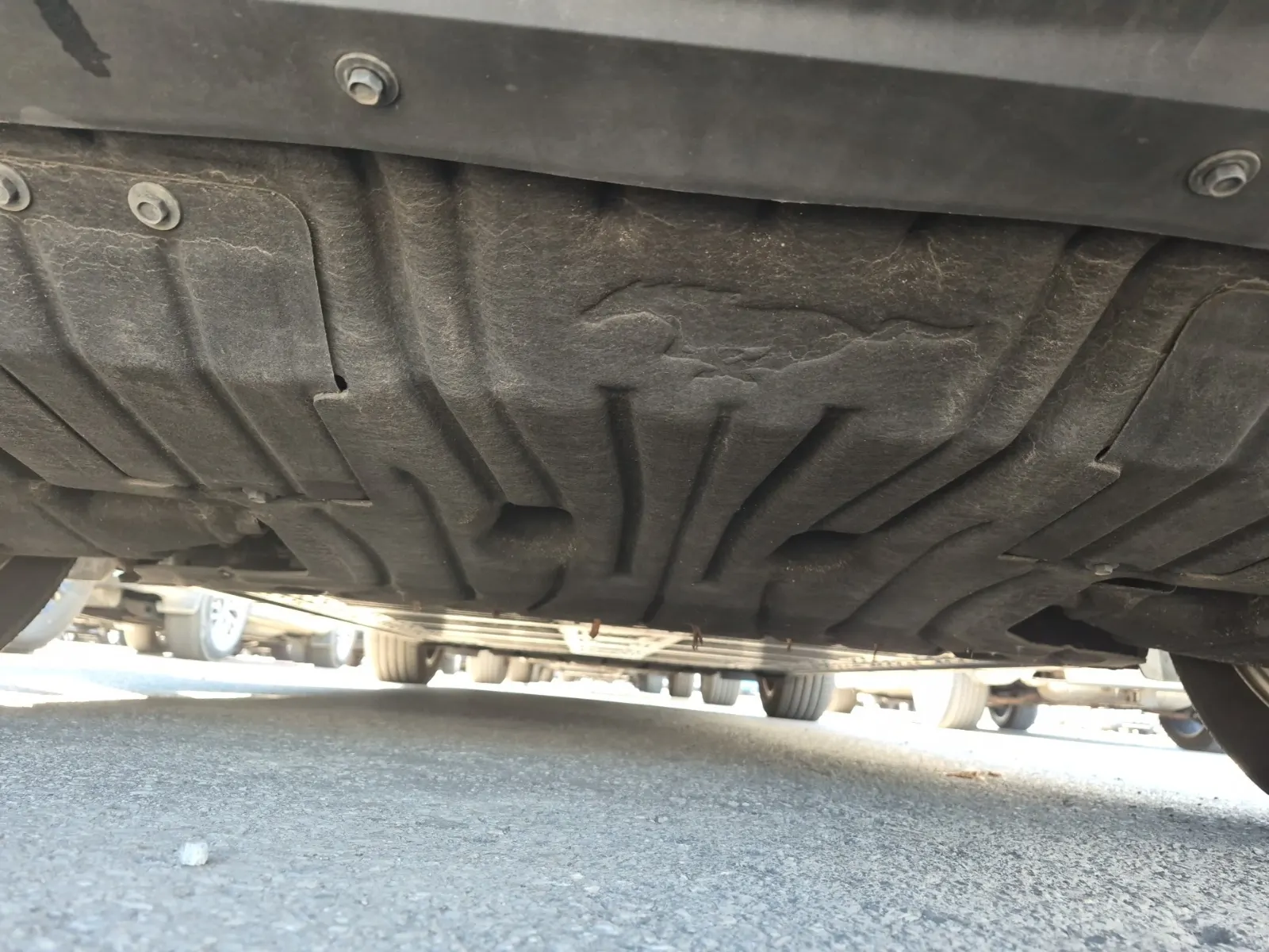 Undercarriage - Rear Photo