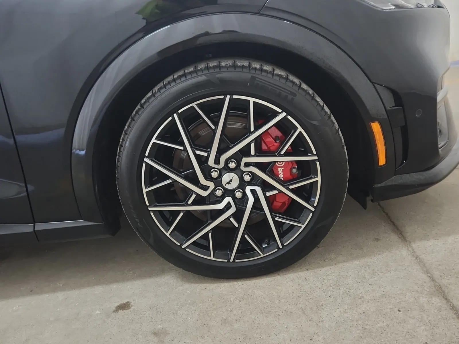 Right Front Wheel/Tire Photo