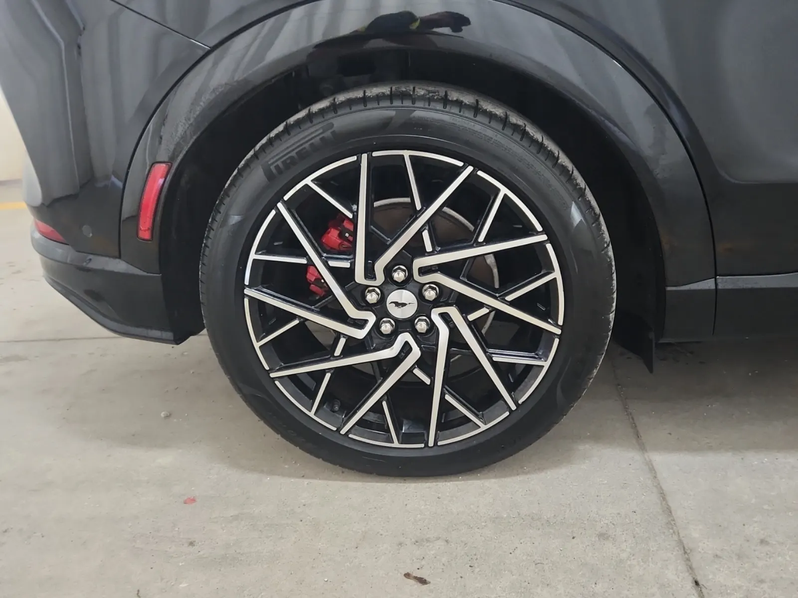 Right Rear Wheel/Tire Photo