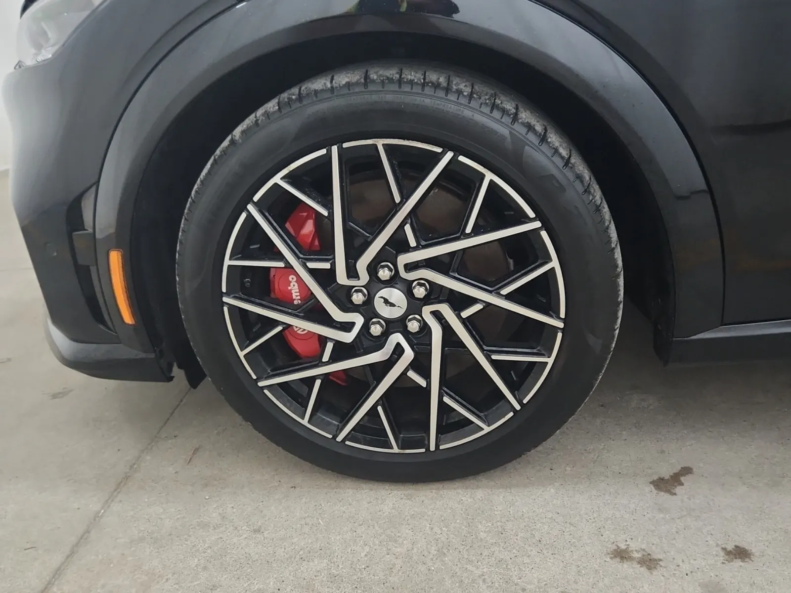Front driver wheel/tire photo