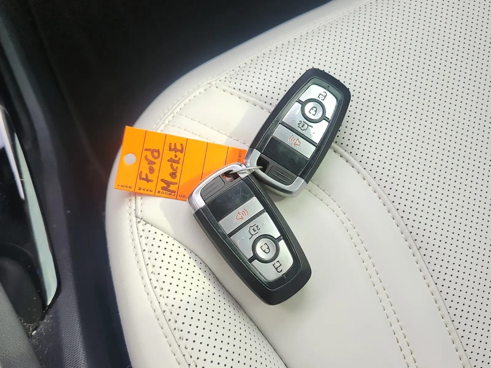 Keys/Fobs/Manual Photo