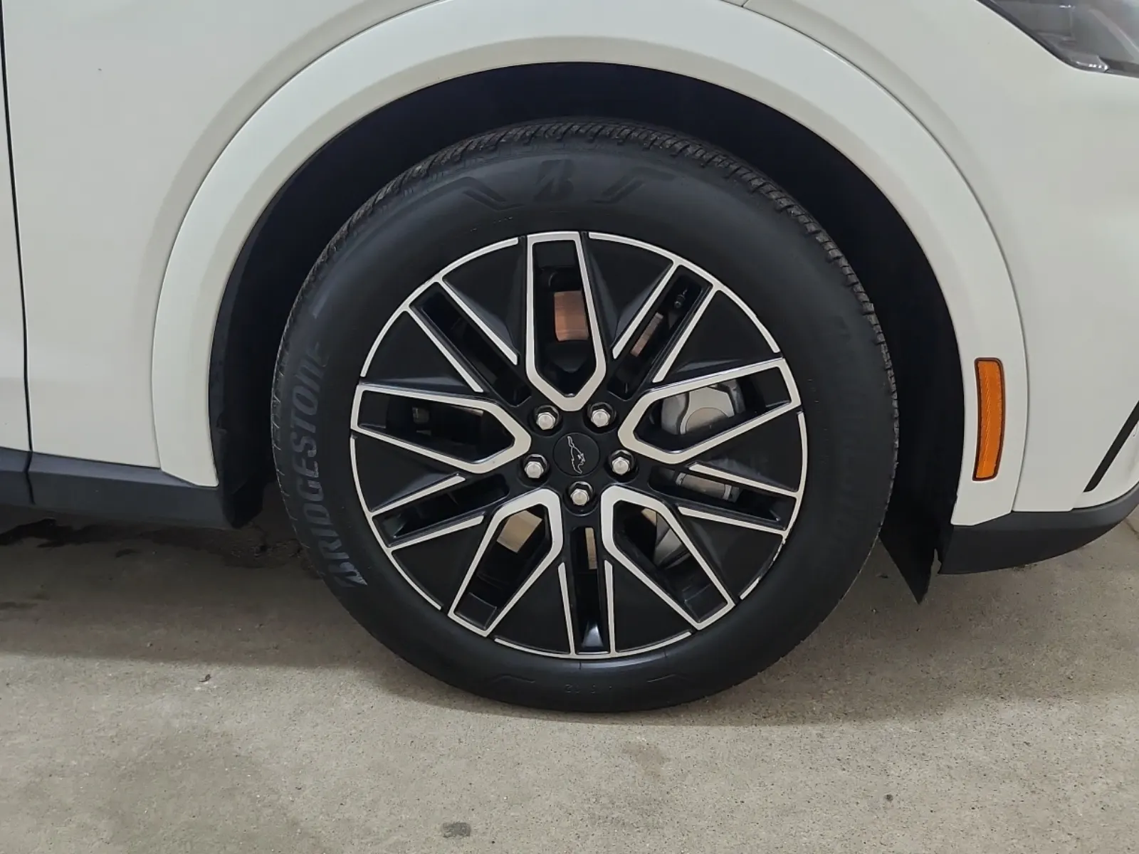 Right Front Wheel/Tire Photo