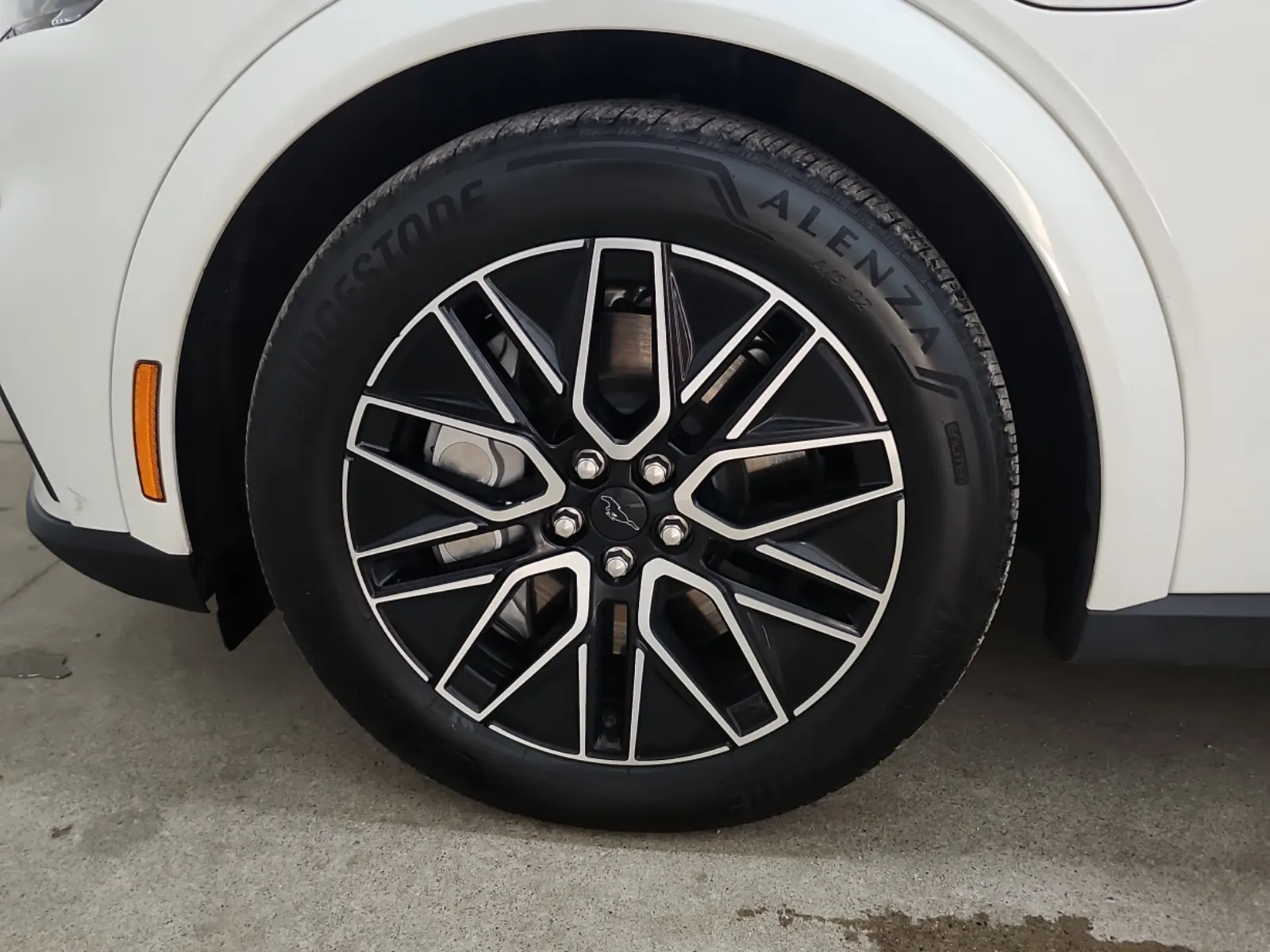 Front driver wheel/tire photo