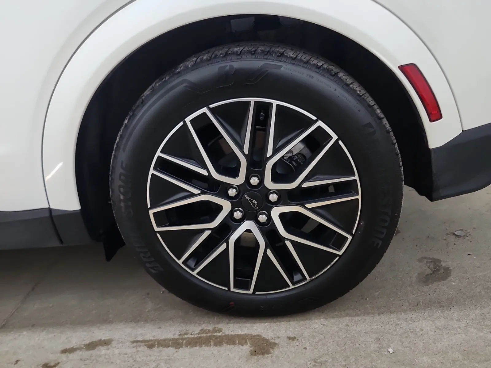 Left Rear Wheel/Tire Photo