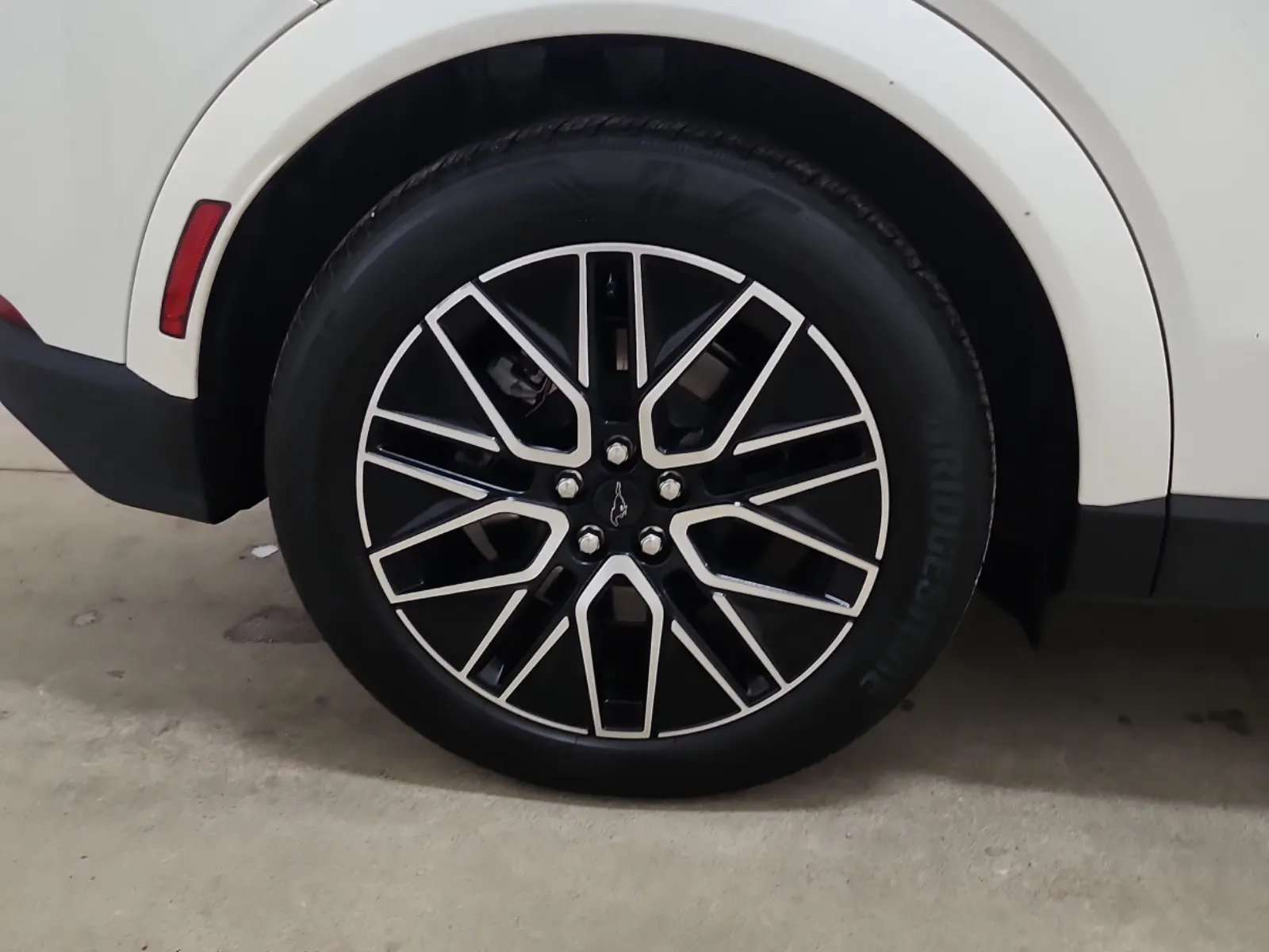 Right Rear Wheel/Tire Photo