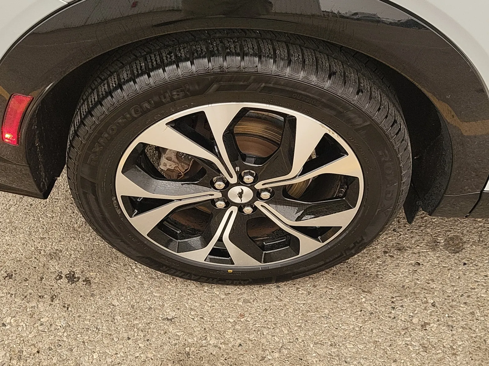 Right Rear Wheel/Tire Photo