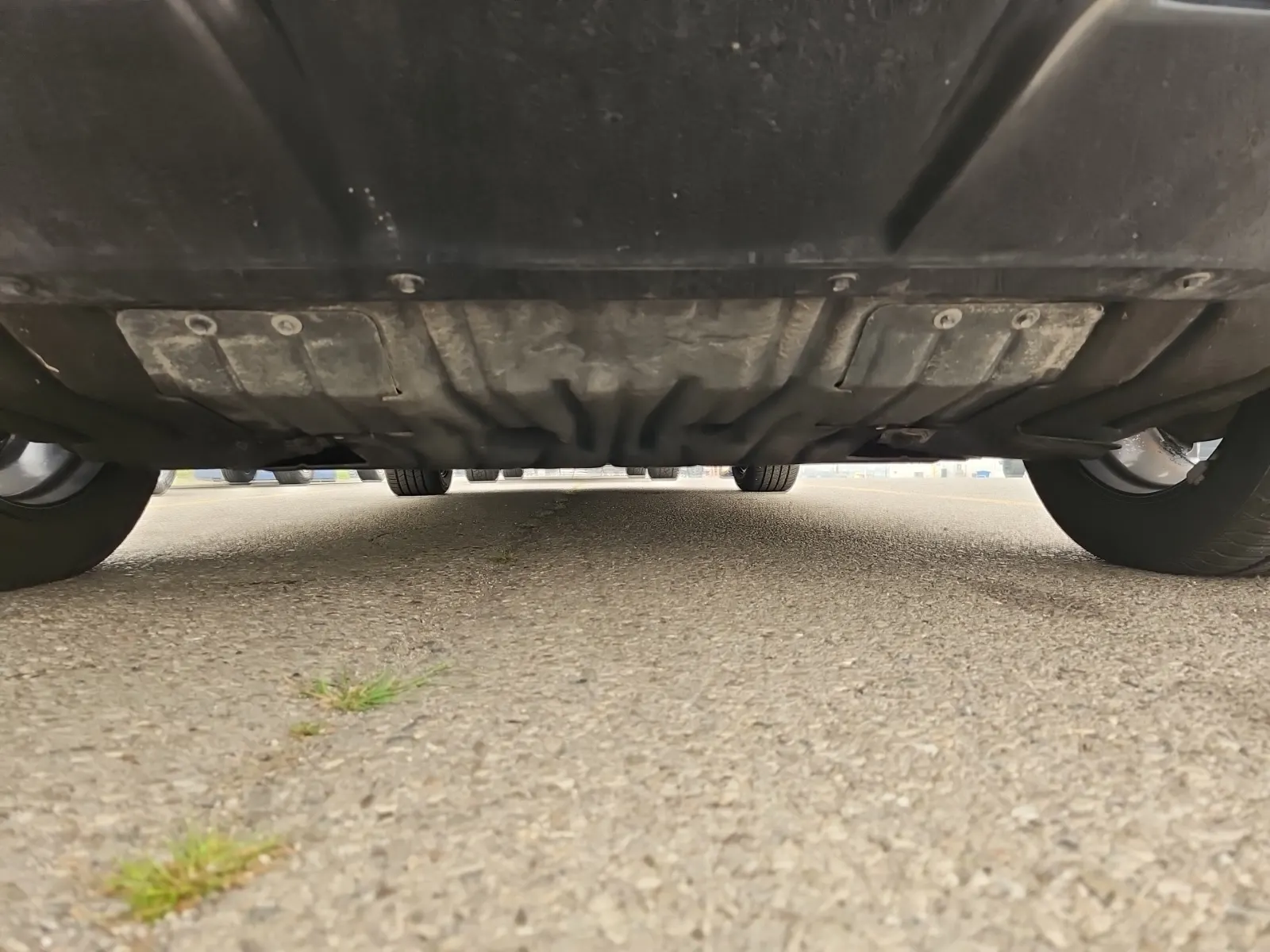 Undercarriage - Rear Photo