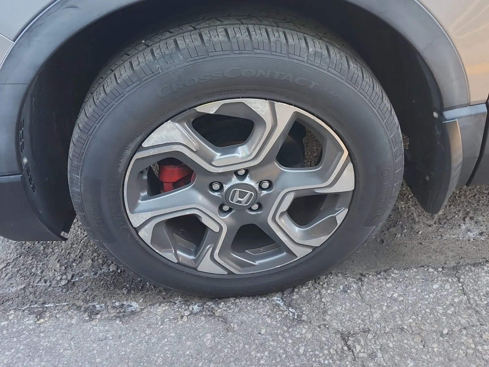 Front driver wheel/tire photo