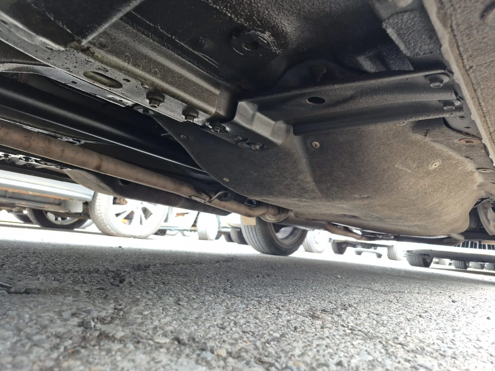 Undercarriage - Driver Photo
