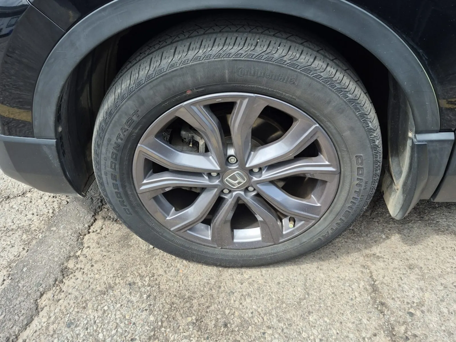Front driver wheel/tire photo