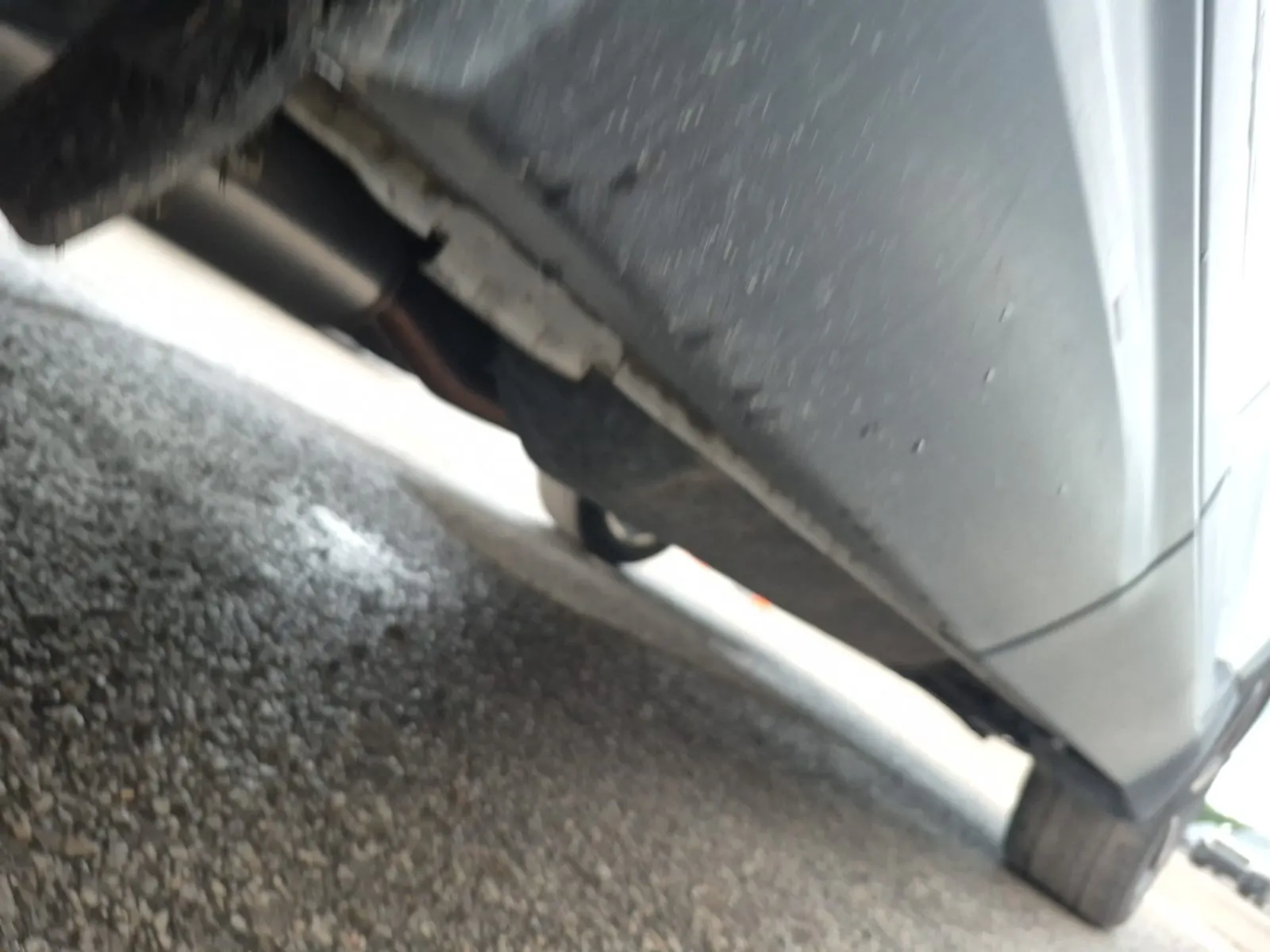 Undercarriage - Passenger Photo