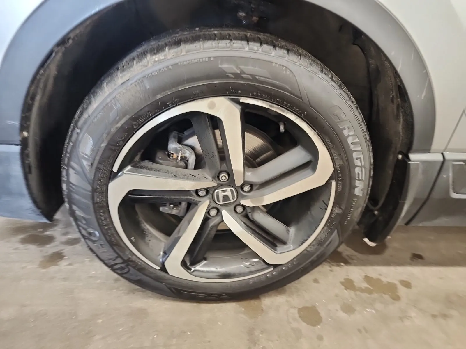 Front driver wheel/tire photo