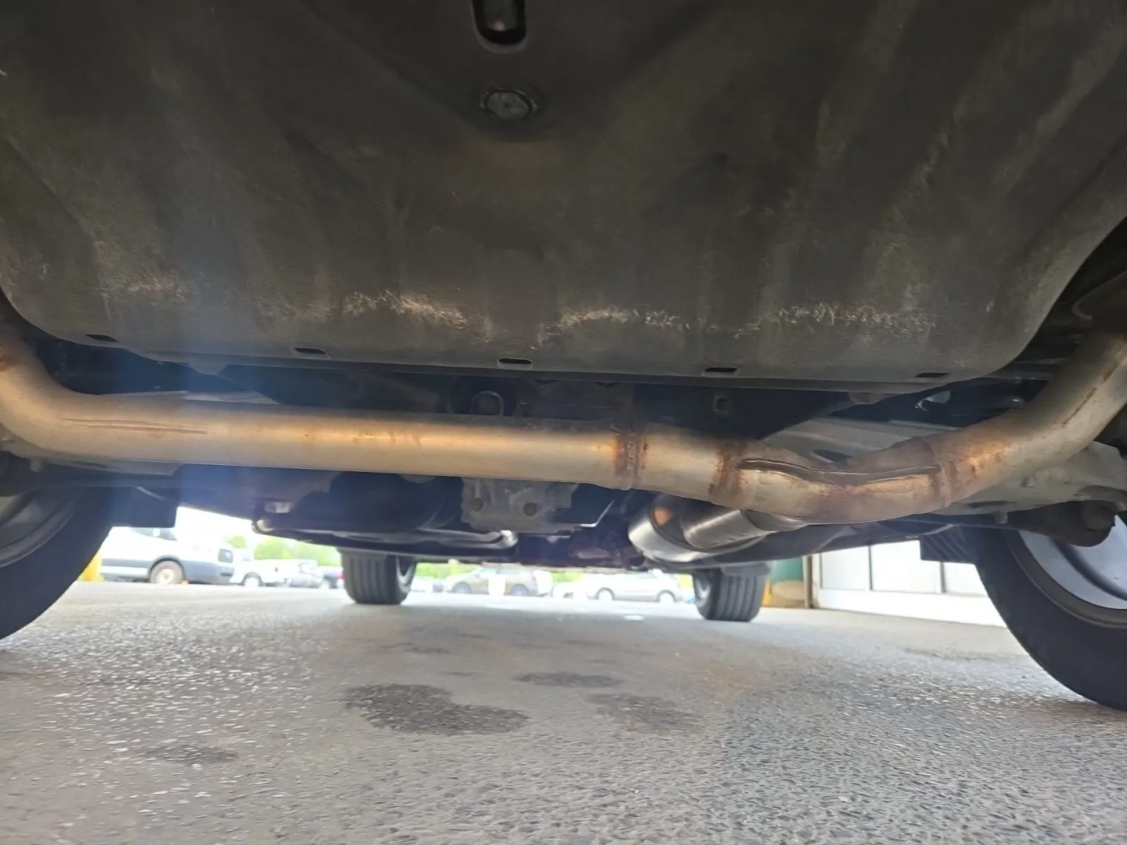 Undercarriage - Rear Photo