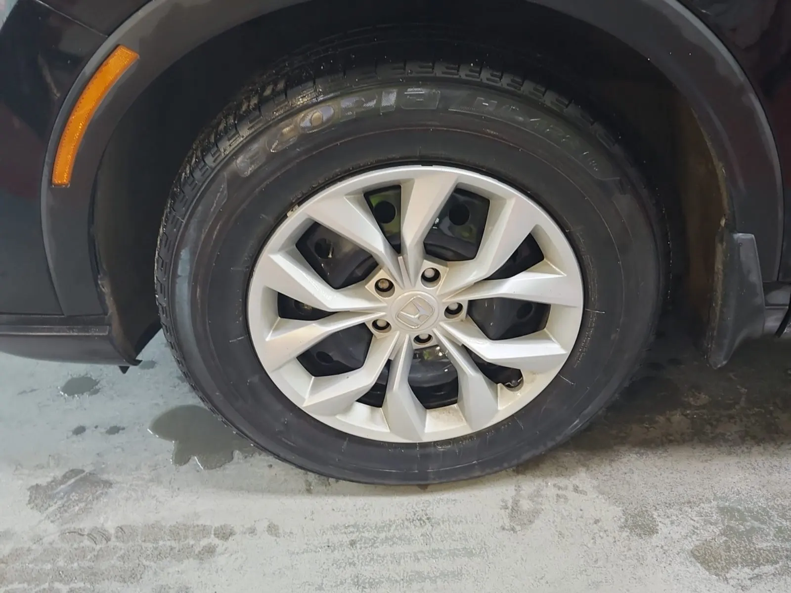 Front driver wheel/tire photo