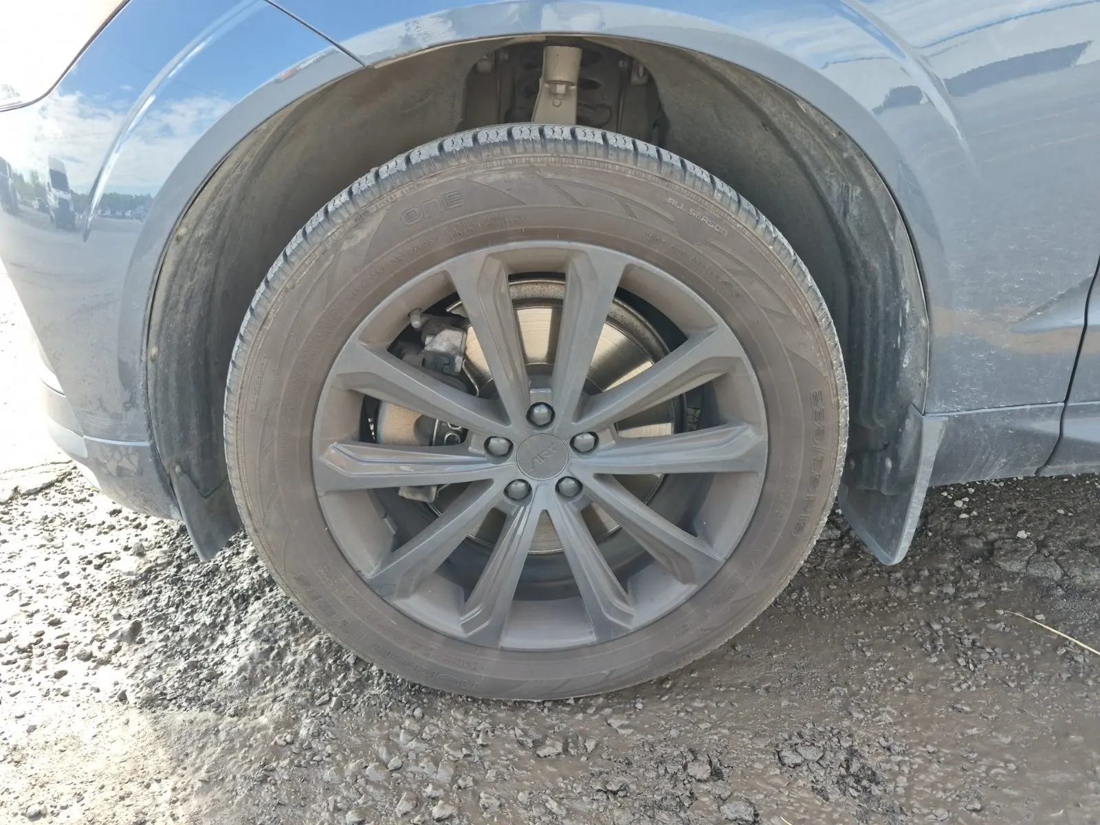 Front driver wheel/tire photo