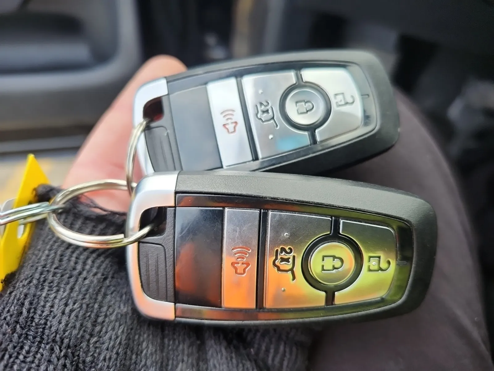Keys/Fobs/Manual Photo