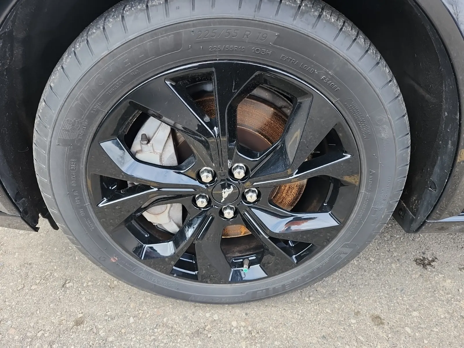 Front driver wheel/tire photo